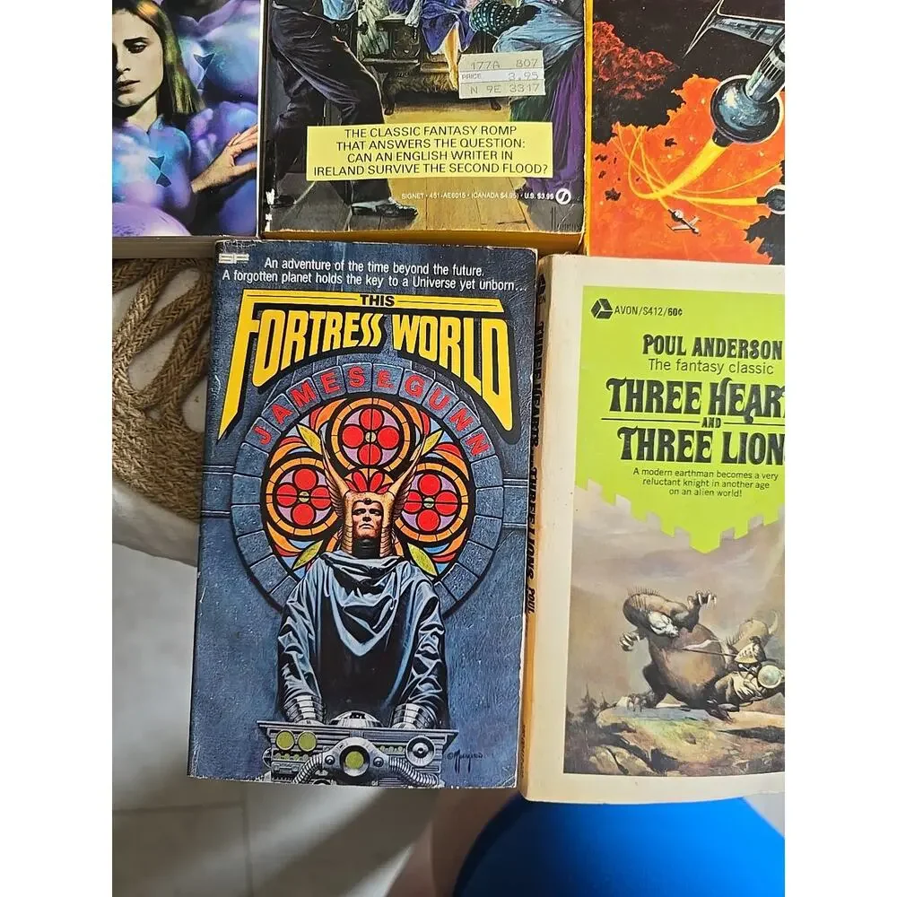 Lot‎ of 8 Mixed Authors Classic Fantasy Science Fiction Paperback Novel Books